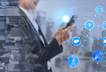 شخص يستخدم الهاتف المحمول مع أيقونات تكنولوجية ترمز للاتصال والخدمات الذكية.