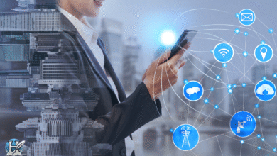 شخص يستخدم الهاتف المحمول مع أيقونات تكنولوجية ترمز للاتصال والخدمات الذكية.