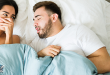 رائحة النفس الكريهة اثناء النوم