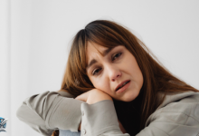 أسباب البكاء المفاجئ للكبار