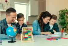 دور المرأة في المجتمع والأسرة