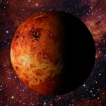 صورة لكوكب الزهرة كما يُرى من الفضاء، يظهر بلونه المصفر مع غلافه السحابي الكثيف