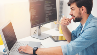 مقارنة بين الفهم السلبي والفهم النشط في تعلم البرمجة، حيث يظهر الفرق بين مشاهدة الكود وكتابته وتحليل المشكلات