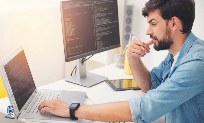 مقارنة بين الفهم السلبي والفهم النشط في تعلم البرمجة، حيث يظهر الفرق بين مشاهدة الكود وكتابته وتحليل المشكلات