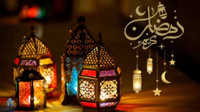 أجواء رمضان الروحانية مع فانوس وهلال مضيء