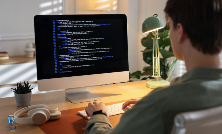 متعلم ينسخ كوداً برمجياً من درس تعليمي دون محاولة حل المشكلة بنفسه.