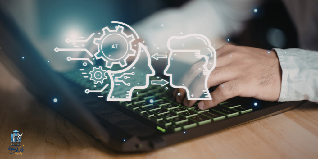 كاتب محتوى يعمل على كتابة مقال باستخدام أدوات الذكاء الاصطناعي على جهاز كمبيوتر في مساحة عمل حديثة